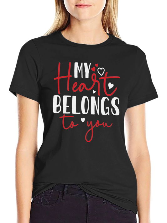 Camiseta Negra Romántica Mi Corazón Te Pertenece