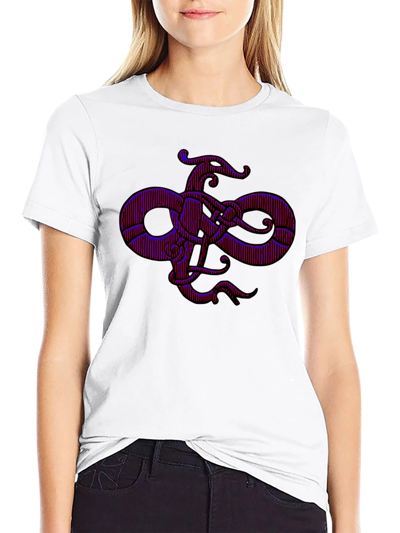 Camiseta Negra con Diseño Vikingo Abstracto