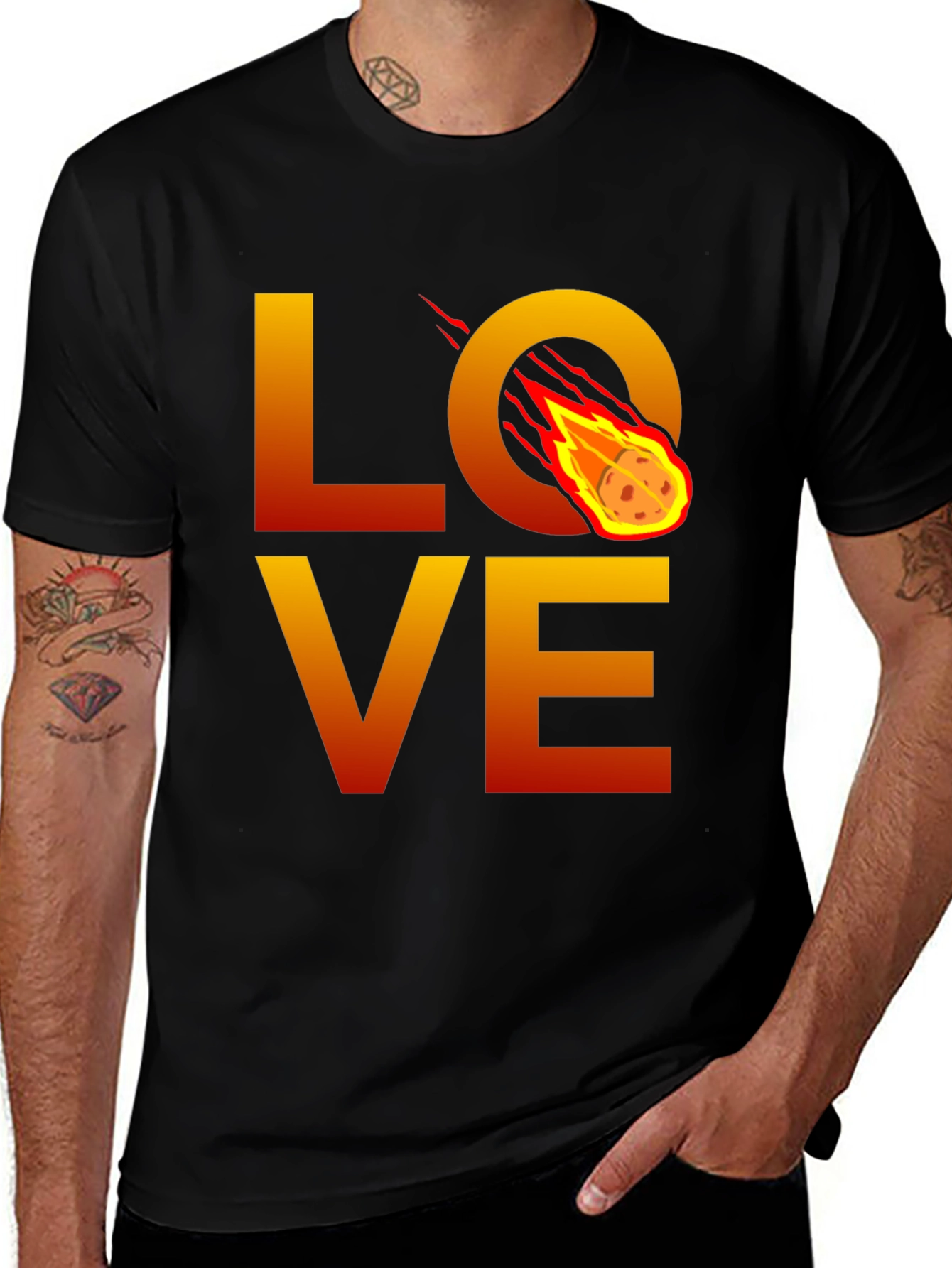 Camiseta Negra LOVE con Meteorito en Llamas