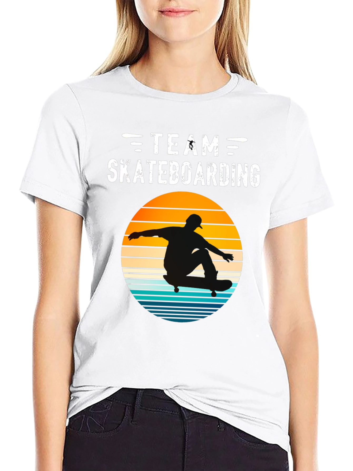 Camiseta Negra Team Skateboarding Estilo Retro