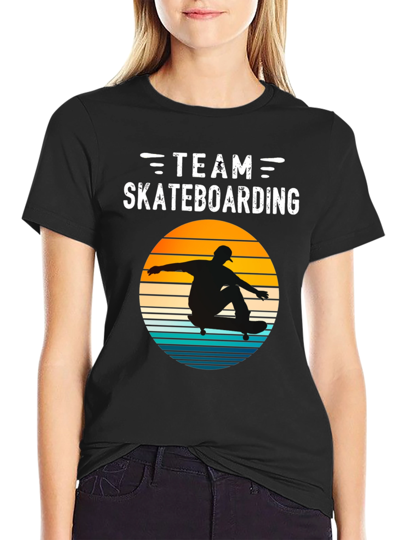 Camiseta Negra Team Skateboarding Estilo Retro