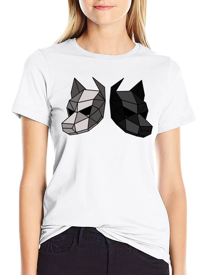 Camiseta Negra con Diseño Geométrico de Dos Lobos