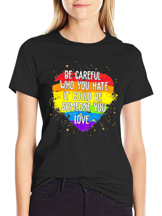 Camiseta Negra con Corazón LGBTQ+ Ten Cuidado A Quien Odias