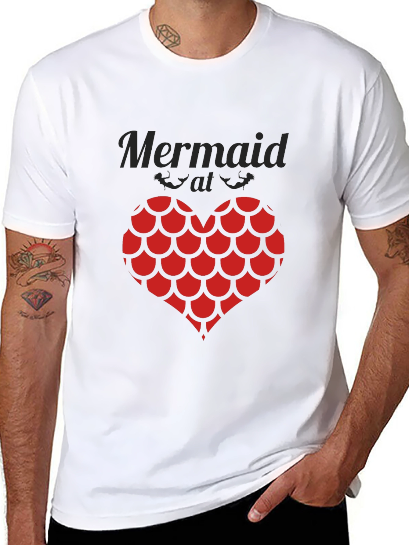 Camiseta Negra Corazón Escamas Sirena