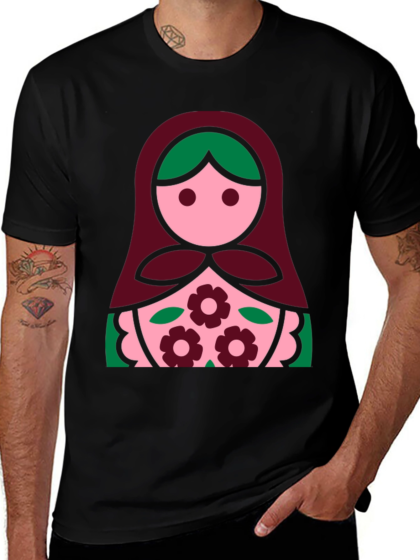 Camiseta Negra con Diseño de Muñeca Rusa