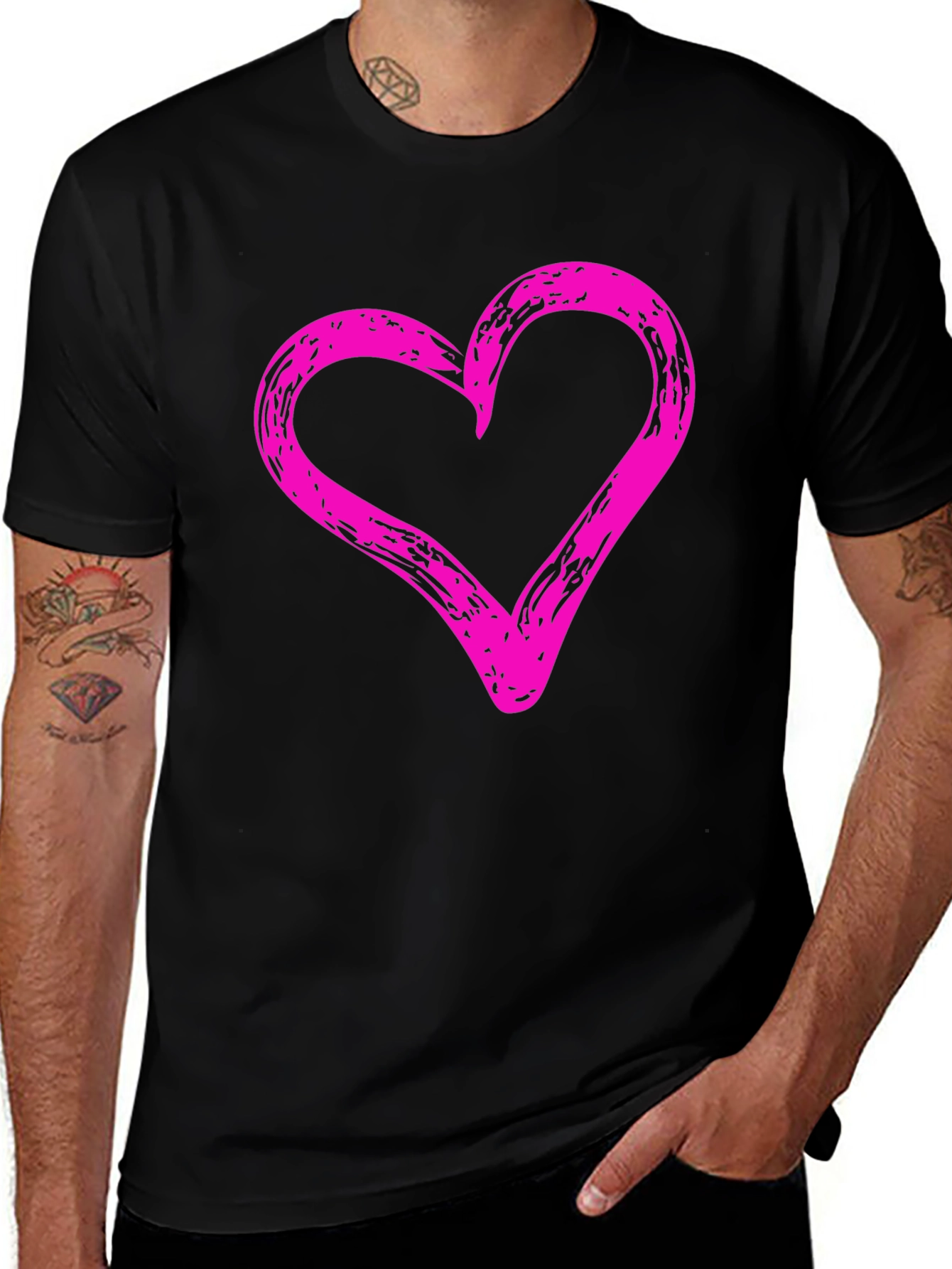 Camiseta Negra con Corazón Rosa