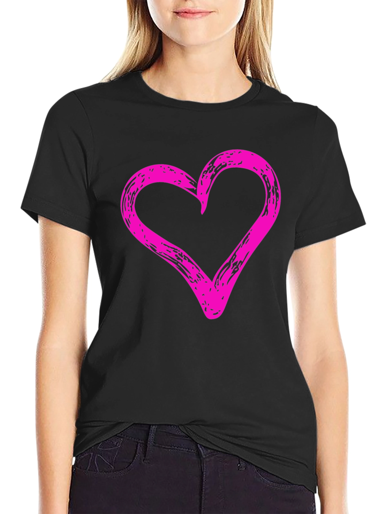 Camiseta Negra con Corazón Rosa