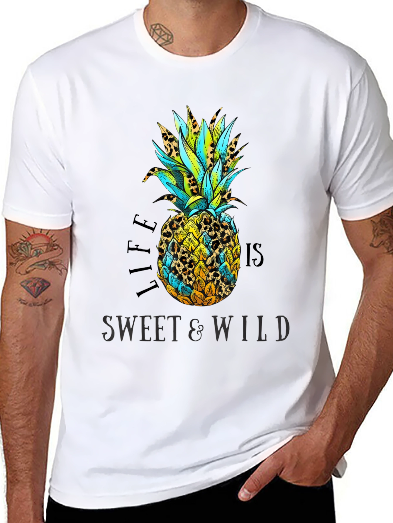 Camiseta Negra con Diseño de Piña Tropical