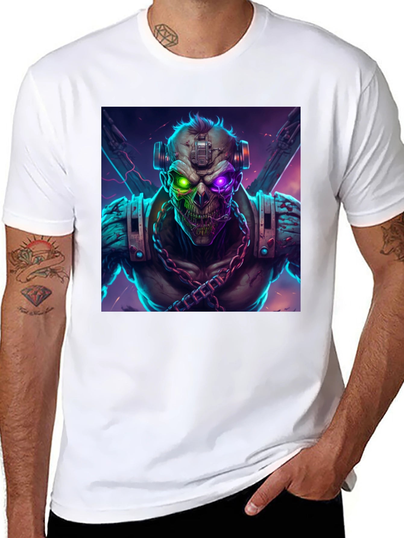 Camiseta Negra con Diseño Gráfico de Criatura Cibernética