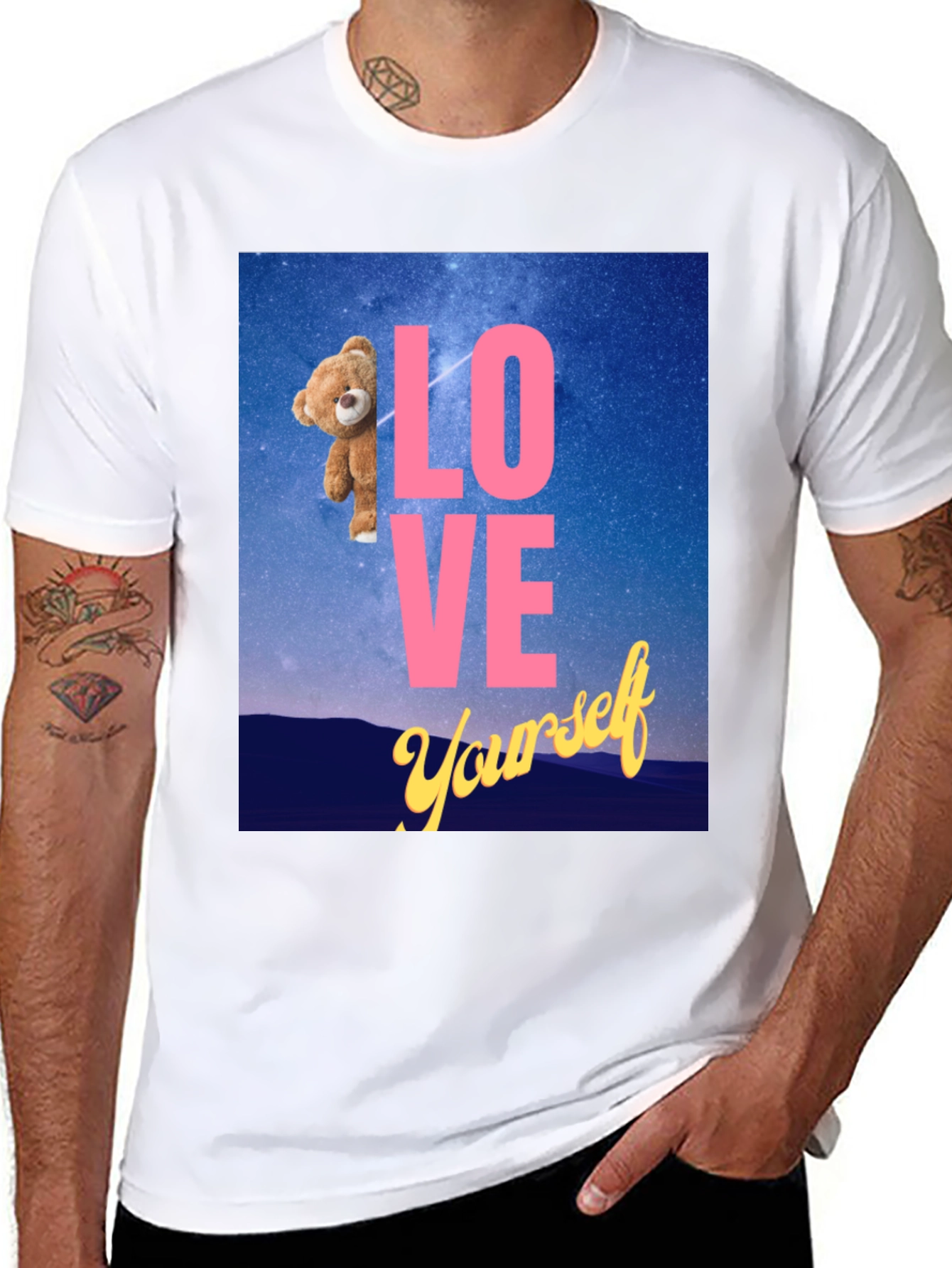 Camiseta Negra: Love Yourself con Oso en el Espacio