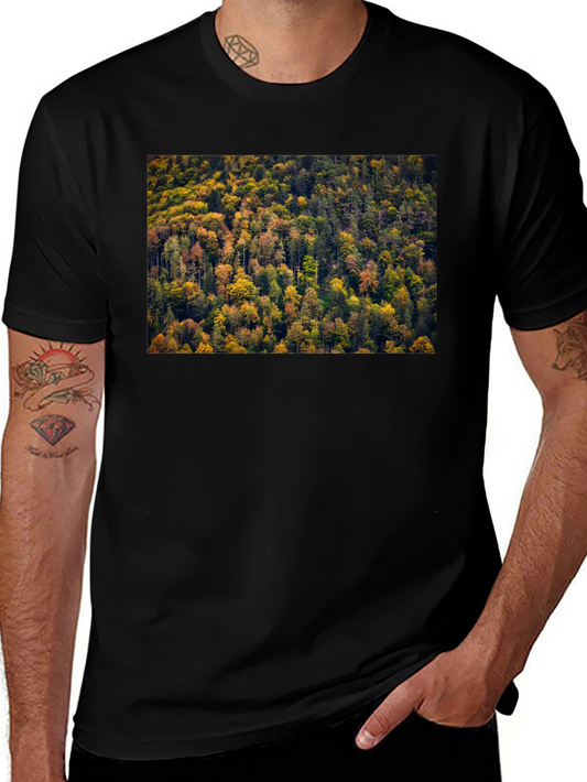 Camiseta Negra con Diseño de Bosque Otoñal