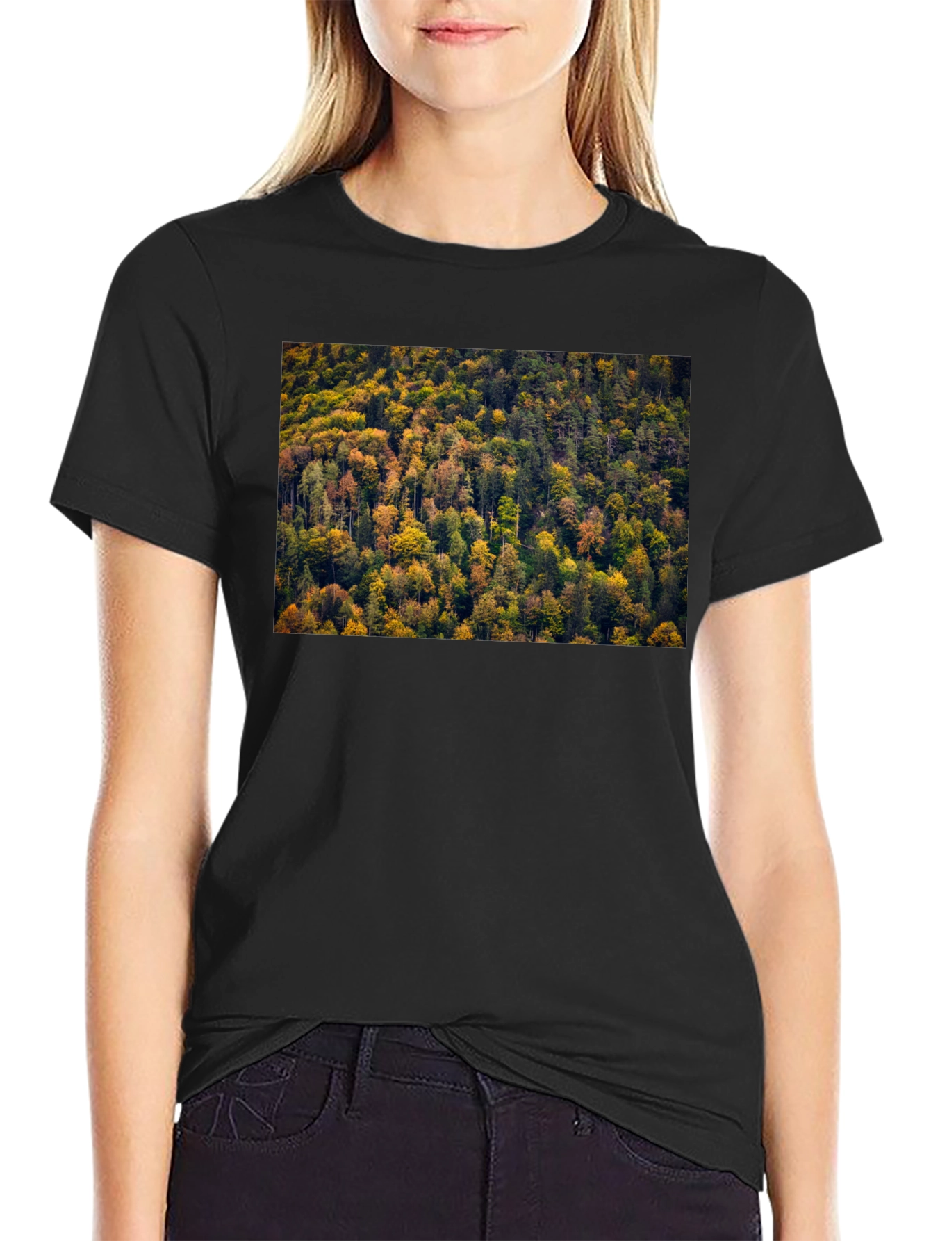 Camiseta Negra con Diseño de Bosque Otoñal
