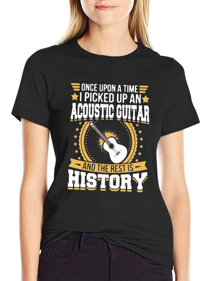 Camiseta Negra con Diseño de Guitarra Acústica