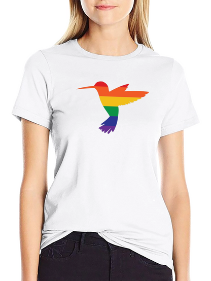 Camiseta Negra con Diseño de Colibrí Arcoíris