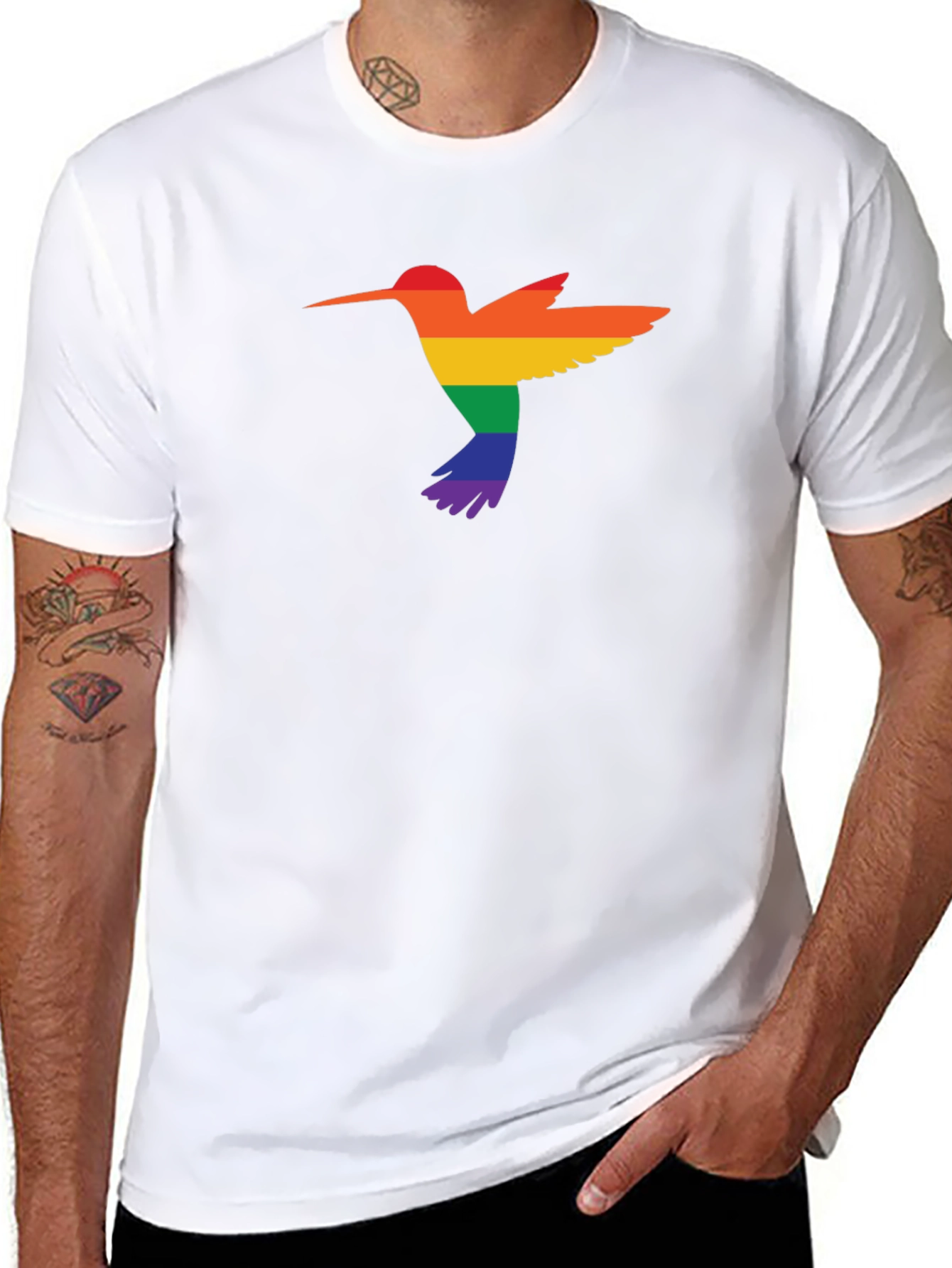 Camiseta Negra con Diseño de Colibrí Arcoíris