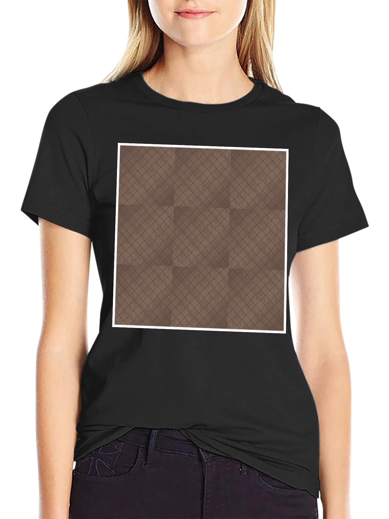 Camiseta Negra con Diseño Geométrico Marrón