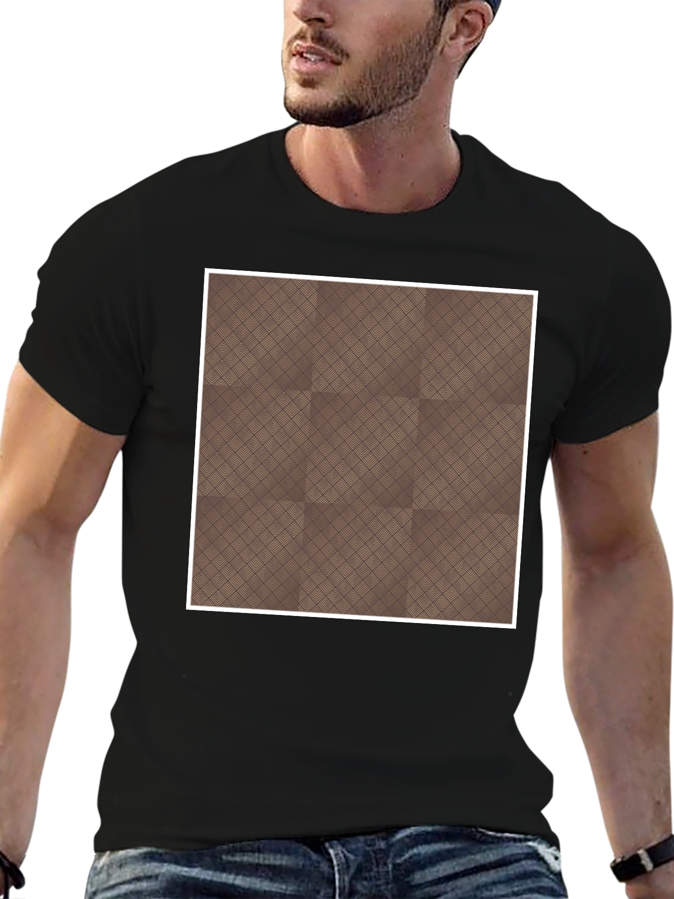 Camiseta Negra con Diseño Geométrico Marrón