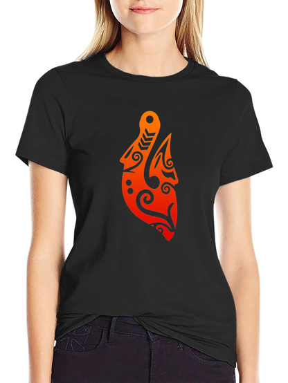 Camiseta Negra con Diseño Tribal Naranja