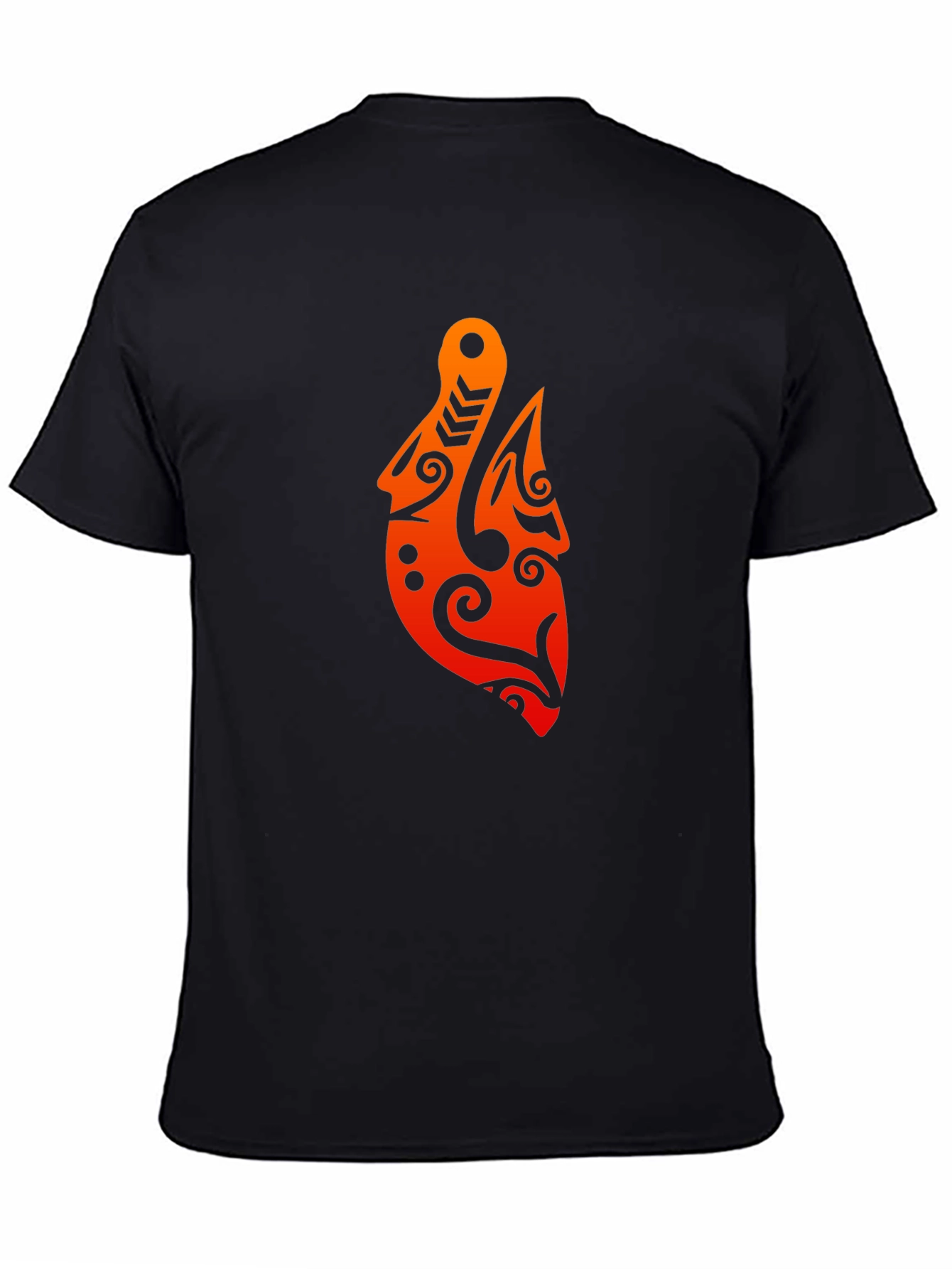 Camiseta Negra con Diseño Tribal Naranja