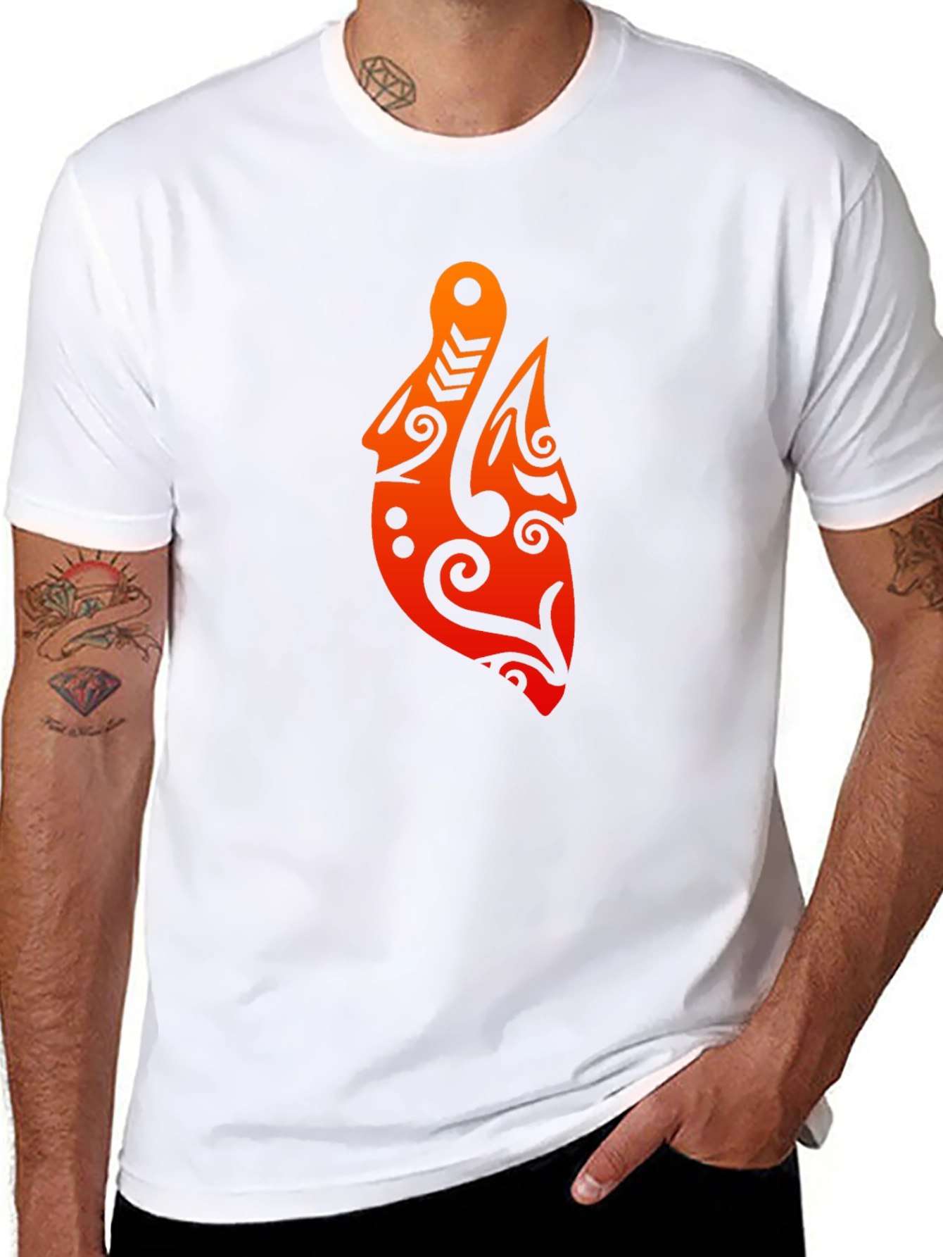 Camiseta Negra con Diseño Tribal Naranja