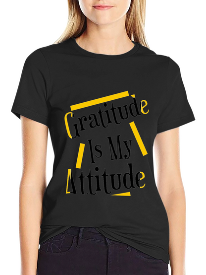 Camiseta Negra con Diseño Gratitud Es Mi Actitud