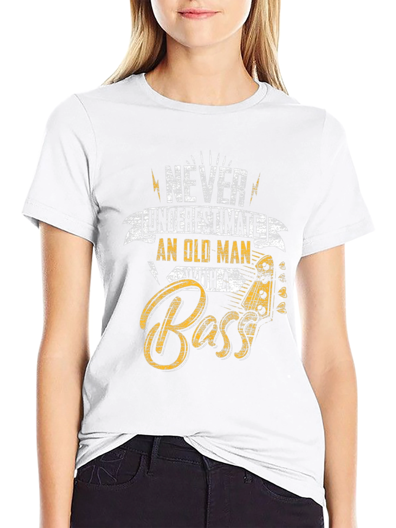 Camiseta Negra Never Underestimate Old Man With A Bass