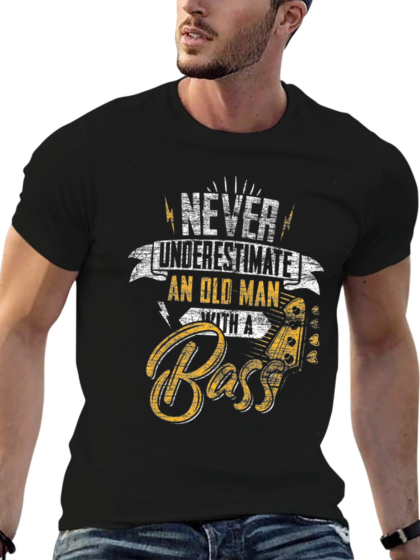 Camiseta Negra Never Underestimate Old Man With A Bass