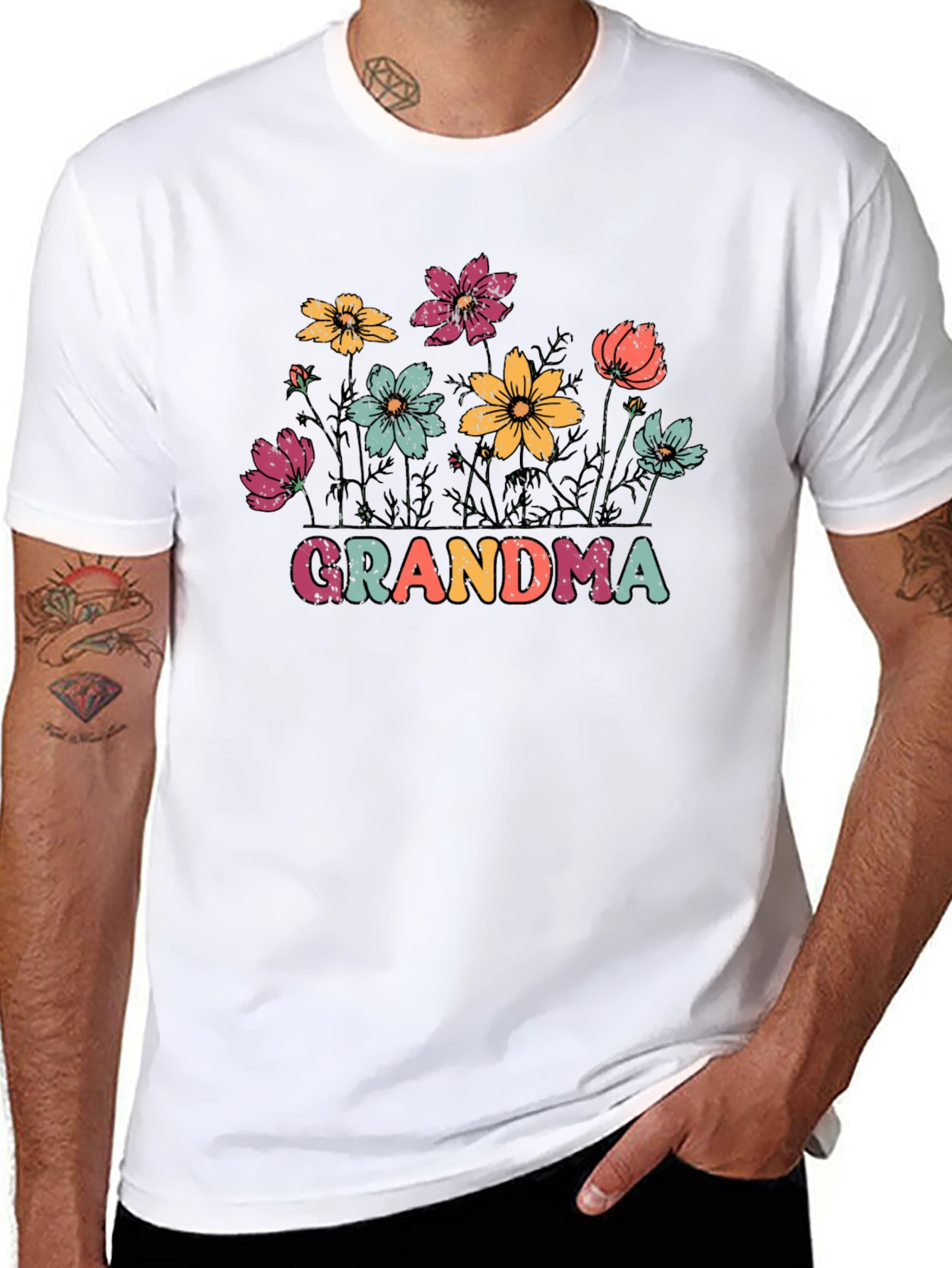 Camiseta Negra con Flores y Texto Grandma