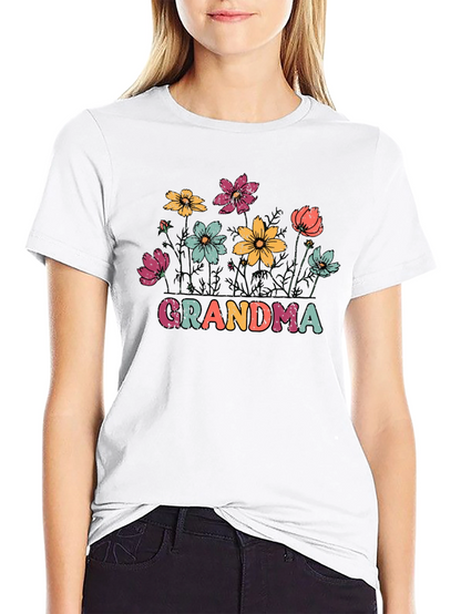Camiseta Negra con Flores y Texto Grandma