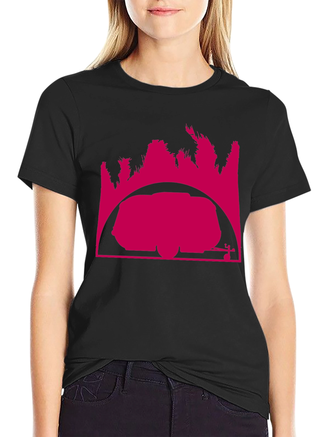 Camiseta Negra con Diseño Gráfico Abstracto Rosa