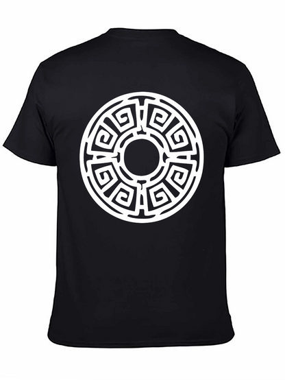 Camiseta Negra con Diseño Laberíntico Circular