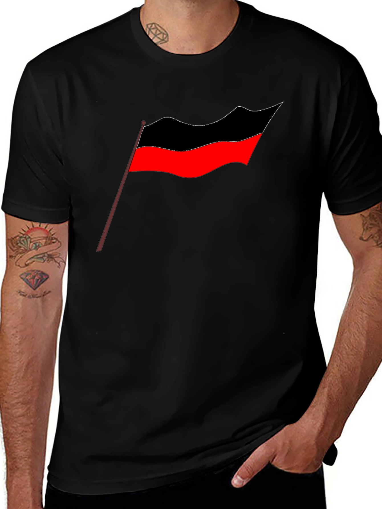 Camiseta Negra Estampado Bandera Tamil - Diseño Casual
