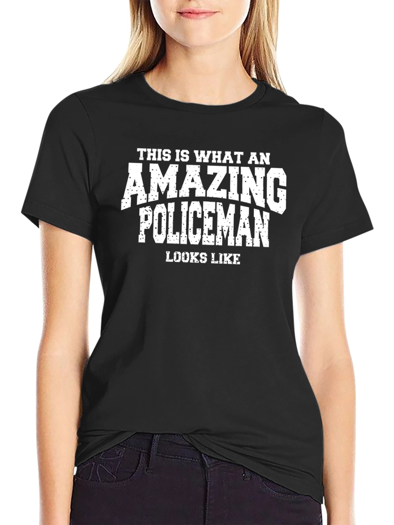 Camiseta Negra: ¡Así luce un policía asombroso!