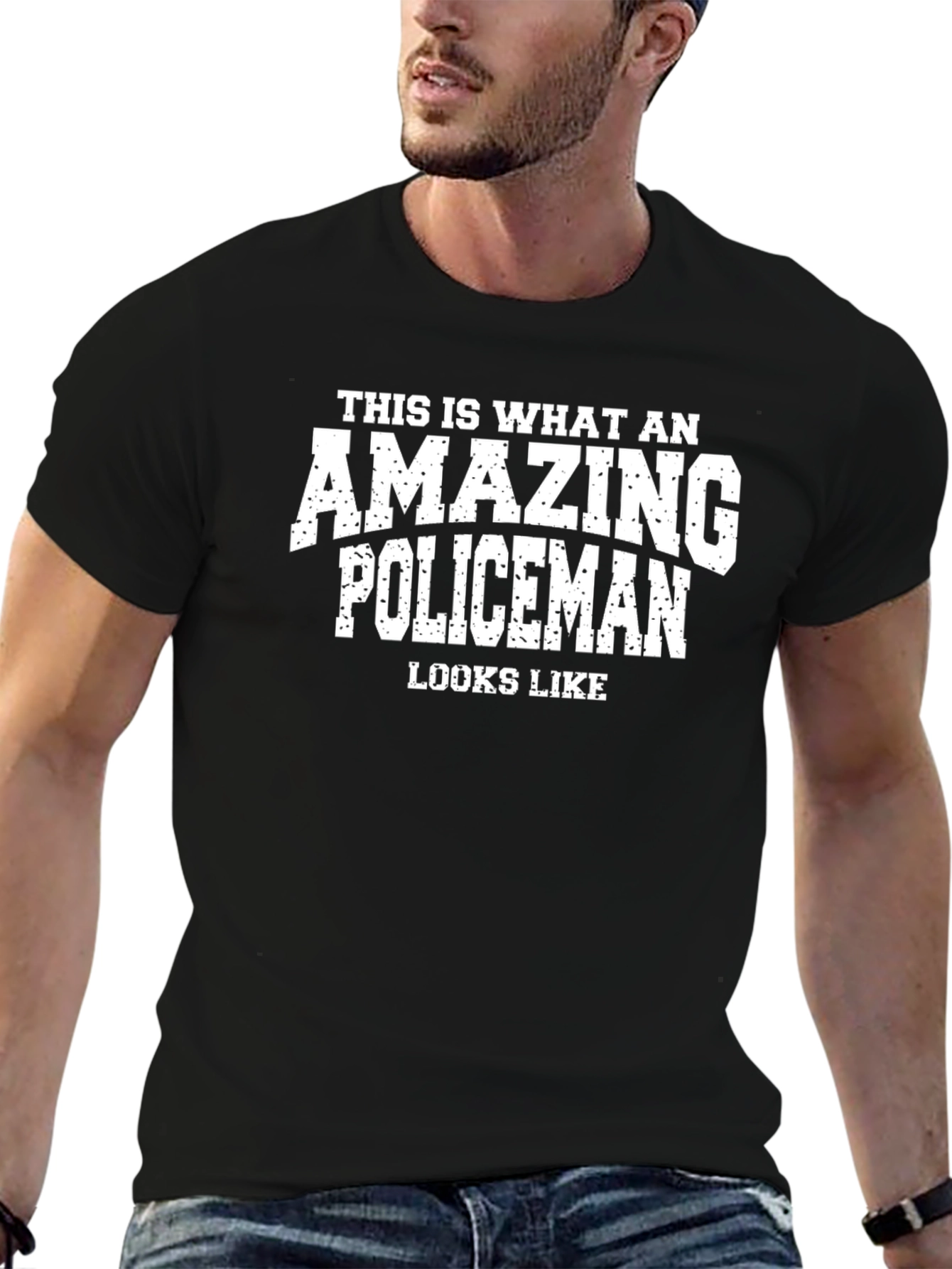 Camiseta Negra: ¡Así luce un policía asombroso!
