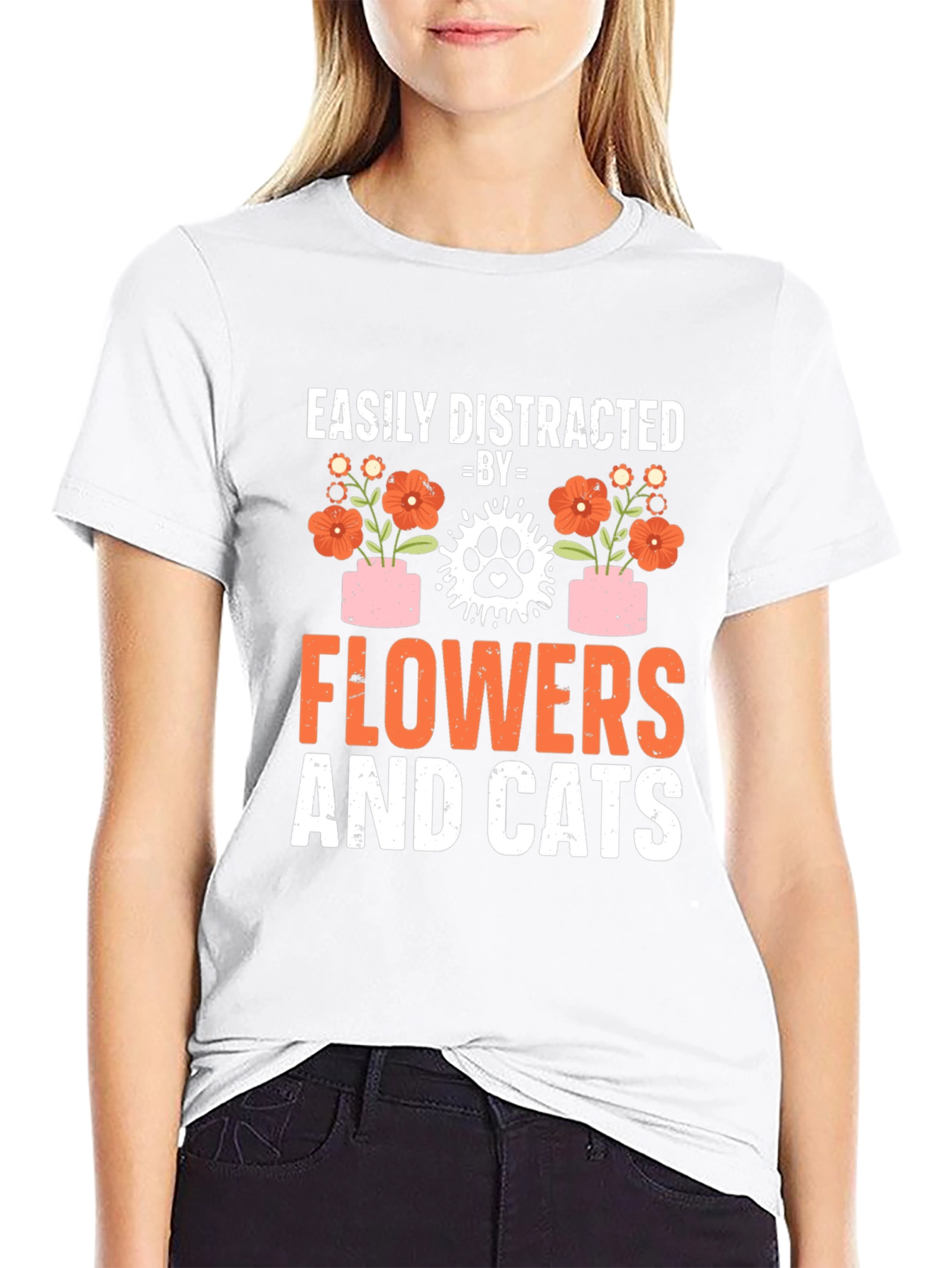 Camiseta Flores y Gatos: Distracción Asegurada