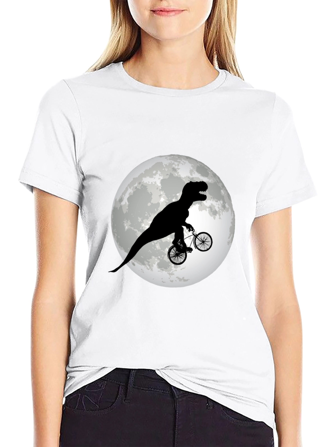 Camiseta Negra con Dinosaurio en Bicicleta