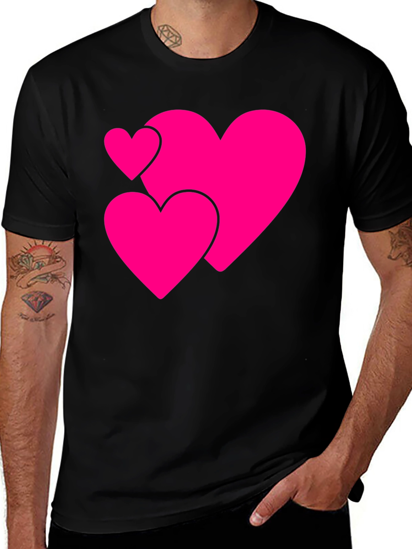Camiseta Negra con Corazones Rosados