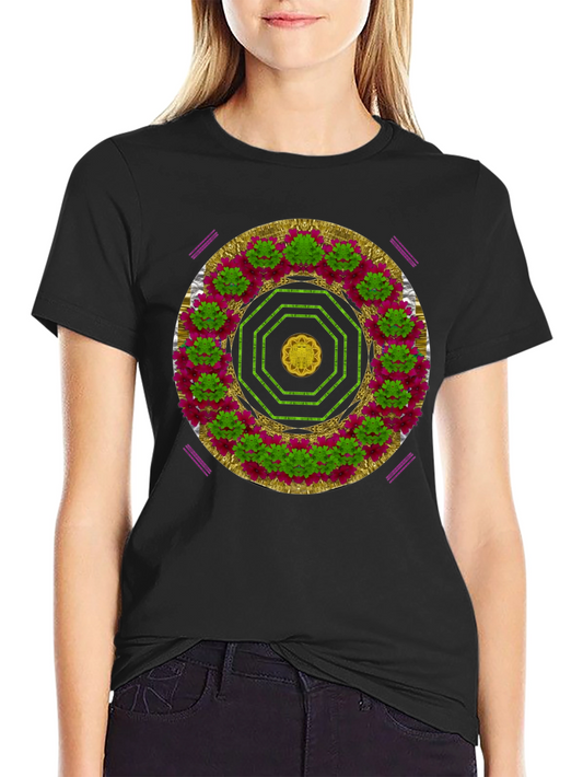 Camiseta Negra con Diseño Floral Octogonal Artístico