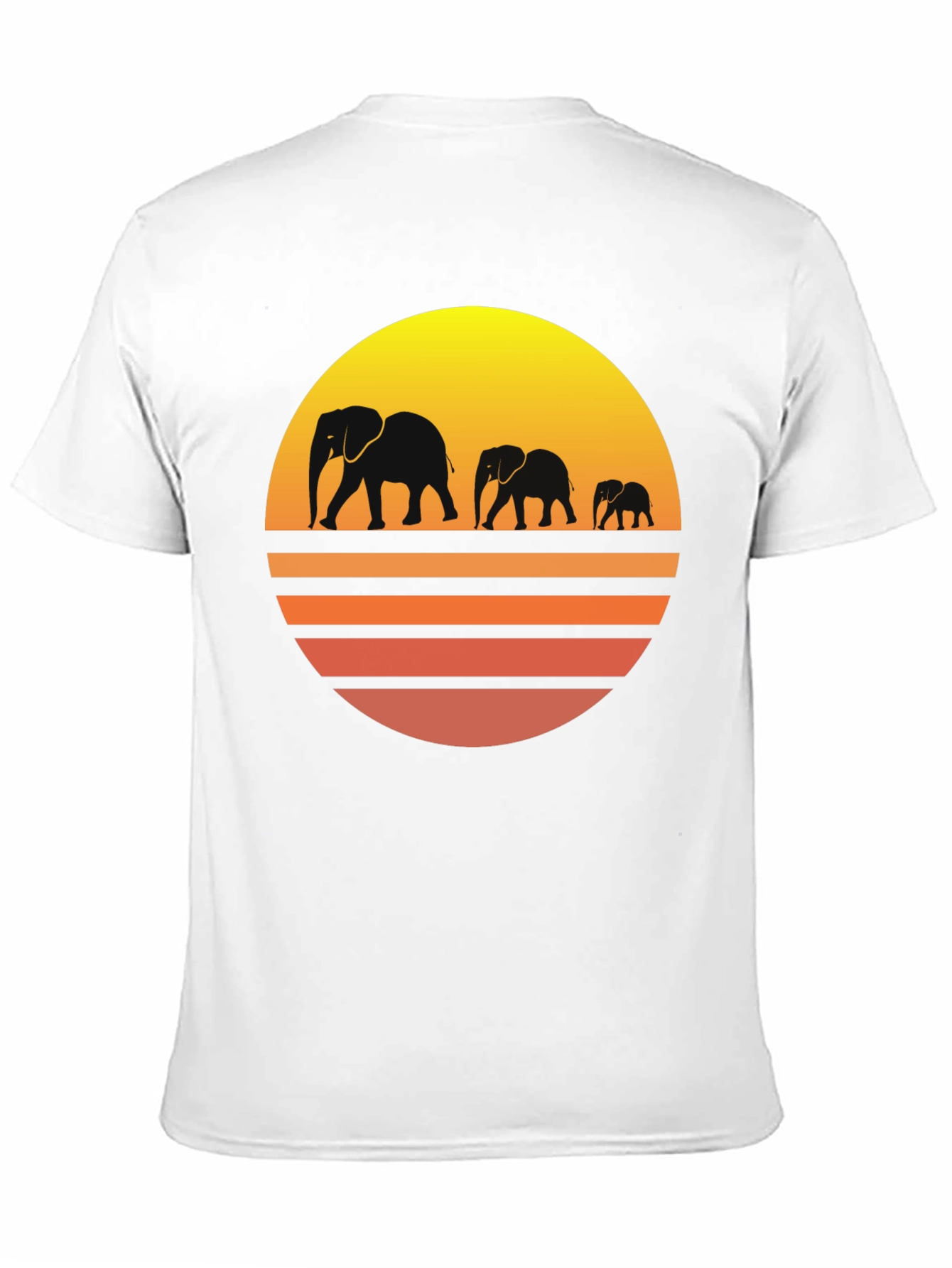 Camiseta Negra con Diseño de Elefantes y Atardecer