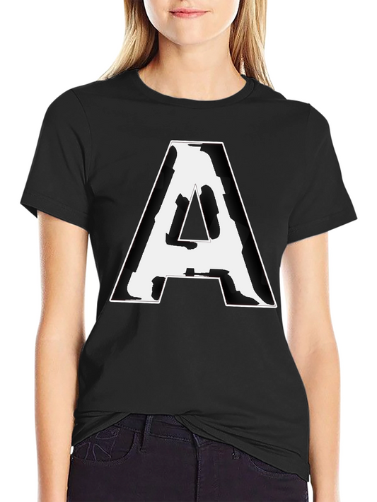 Camiseta Negra con Letra A Abstracta