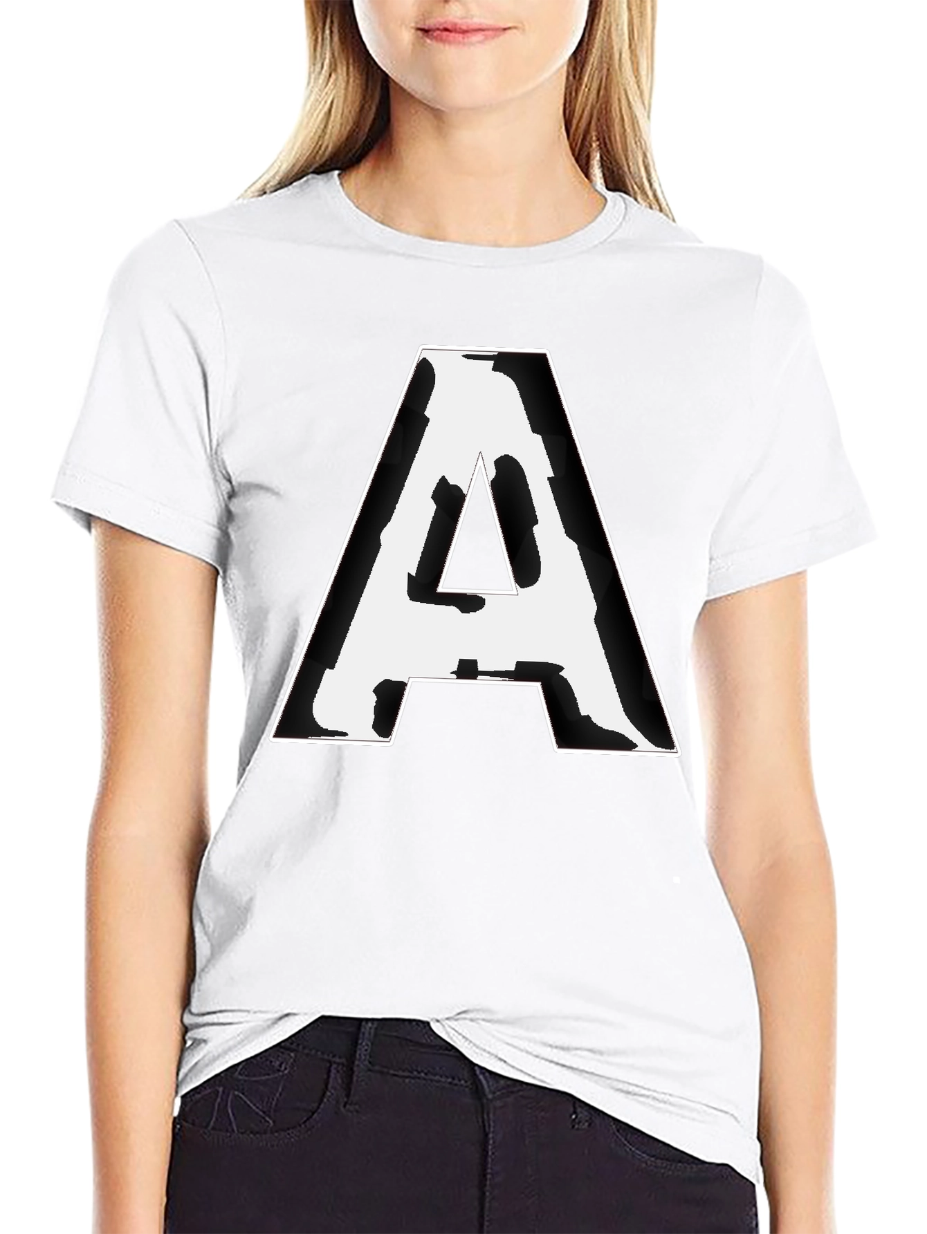 Camiseta Negra con Letra A Abstracta