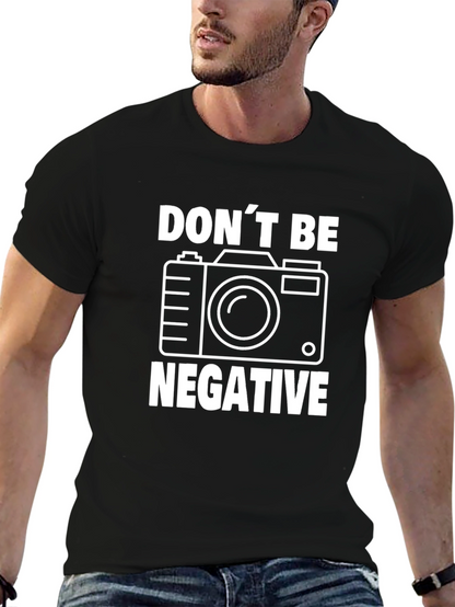 Camiseta Negra con Diseño de Cámara Dont Be Negative