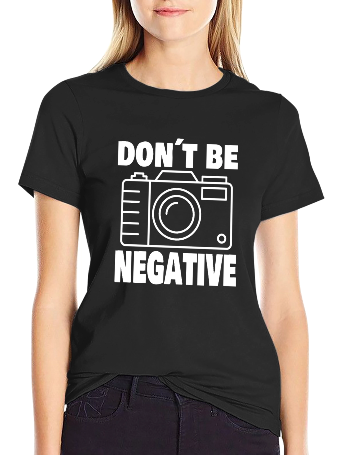 Camiseta Negra con Diseño de Cámara Dont Be Negative