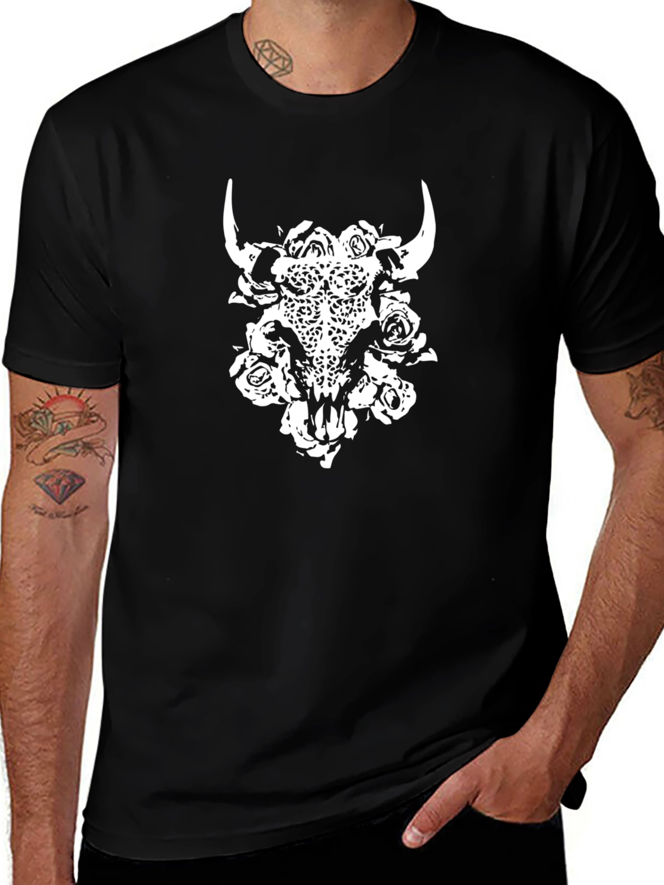 Camiseta Negra con Calavera de Toro y Rosas