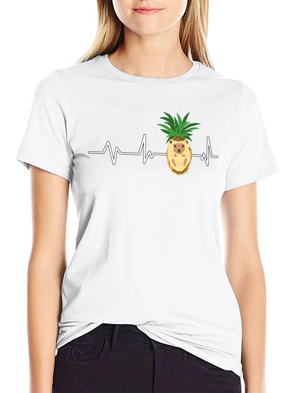 Camiseta Negra con Diseño de Erizo-Piña y Latido