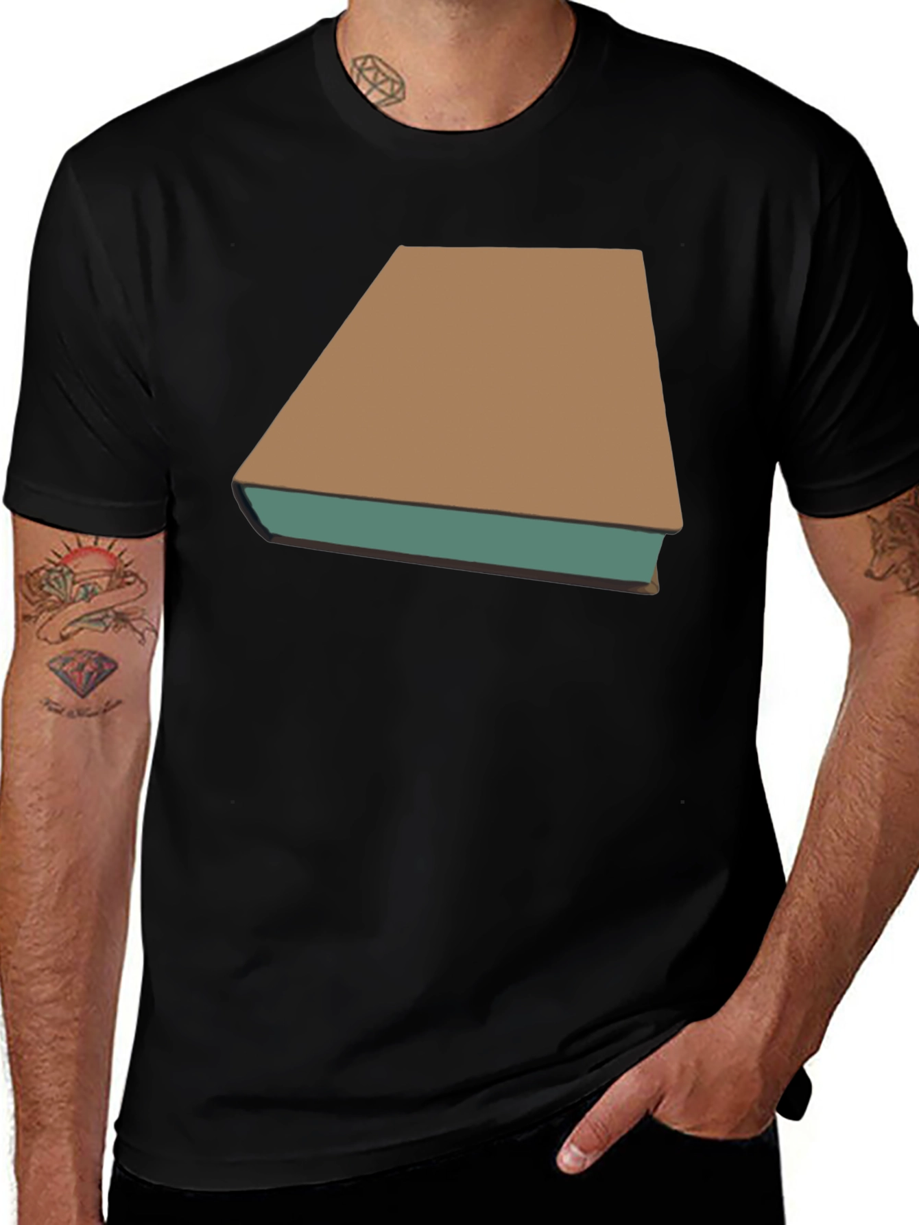 Camiseta Negra con Diseño de Libro Clásico