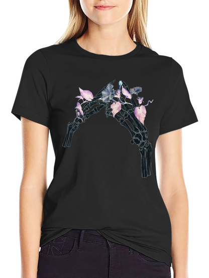 Camiseta Negra con Diseño Floral Esquelético