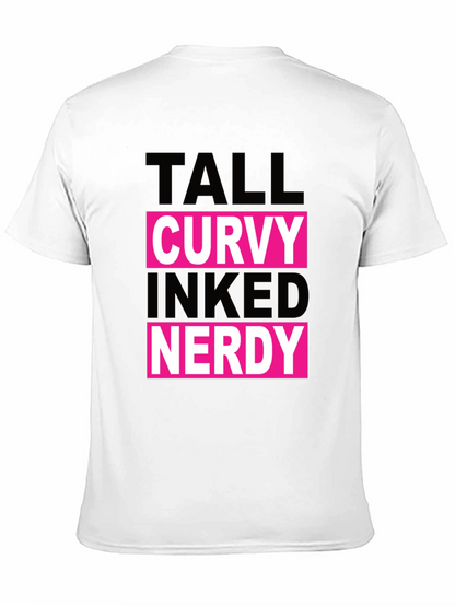 Camiseta Negra: Alto Curvy Tatuado Nerd