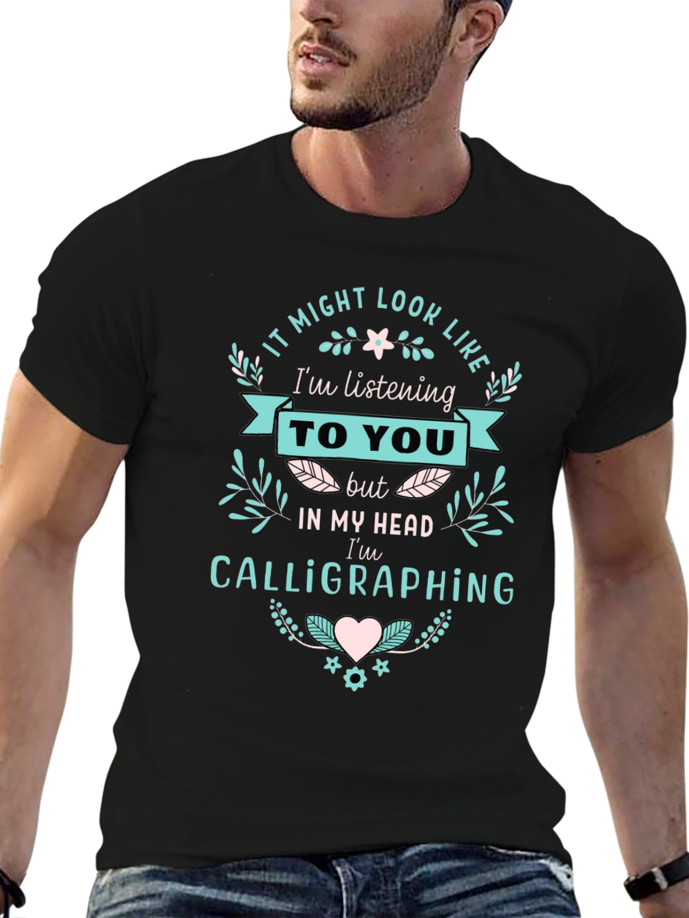 Camiseta Negra con Diseño de Caligrafía
