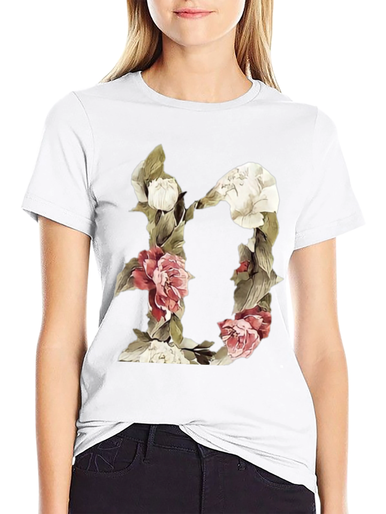 Camiseta Negra con Diseño Floral Letra D